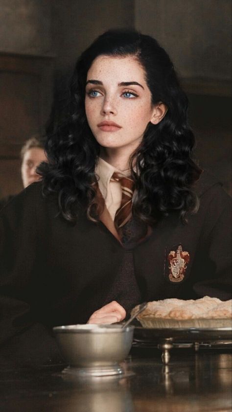 Fem Harry Potter, Female Harry Potter, Fem Harry, Harry Potter Face, Harry Potter Oc, Harry Potter Girl, Black Hair Blue Eyes, Harry Potter Artwork, Nostalgic Art