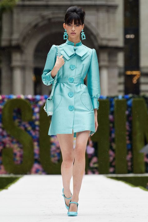 Moschino Runway, Jeremy Scott, Mode Inspo, Couture Fashion, Runway Fashion, Moschino, Fashion News, Spring Fashion, High Fashion