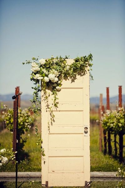 what a pretty door...to fill a hole anywhere... Wedding Outside, Romantic Backyard, Door Backdrops, Wedding Doors, Smallest Wedding Venue, Rustic Outdoor Wedding, Vintage Doors, Wedding Ceremony Backdrop, Small Intimate Wedding