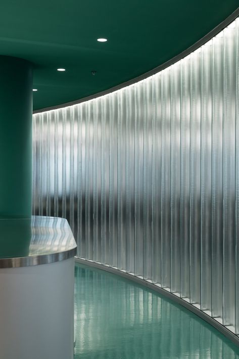 Color Glass Interior, Polycarbonate Texture, Glass Feature Wall, Coloured Curtains, Mirror Architecture, Glass Interior Design, Reflective Wall, Glass Wall Office, Translucent Wall