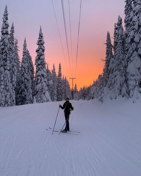 Skiing vs Snowboarding! Which one do you like more? Please write it down below! #snow #skiing🎿 #snowboarding #snowdays❄️ #ａｅｓｔｈｅｔｉｃ #pintrestinspired #creditstotheowner #dontrepost🚫 Winter Esthetics Photos, Skiing Girl Aesthetic, Chalet Girl Aesthetic, Ski Vibes Aesthetic, Ski Aethstetic, Nordic Skiing Aesthetic, Girl Skiing Aesthetic, Ski Aesthetic Girl, Nieve Aesthetic