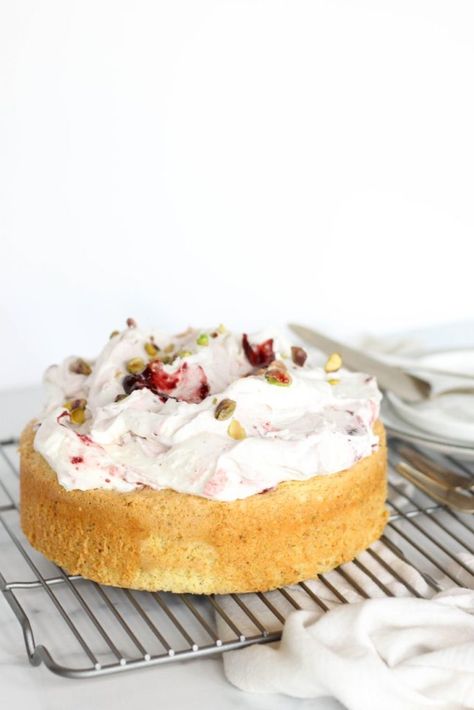 Whipped Recipes, Pistachio Cakes, Cherry Whipped Cream, Single Layer Cakes, Summer Cake, Raspberry Ripple, Homemade Snickers, Pistachio Cake, Sugar Pot