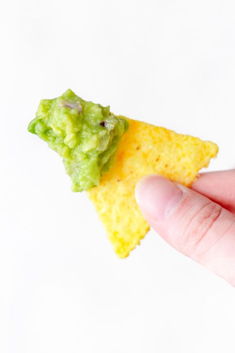 The Best 4 Ingredient Guacamole Recipe — Damn, Spicy! Avocado Types, Dip For Tortilla Chips, Guacamole Recipe Easy, Lemon Bars Easy, How To Make Guacamole, Easy Guacamole, Guacamole Recipe, 4 Ingredient, Great Appetizers