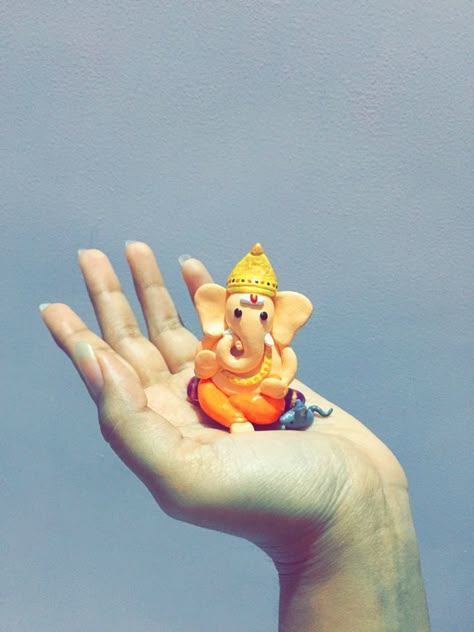 A picture of Ganesha idol on a hand Diy Ganpati, Eco Friendly Ganpati Decoration, Mini Polymer Clay, Clay Art For Kids, Clay Ganesha, Ganesh Chaturthi Decoration, Ganpati Bappa Photo, Automotive Logo Design, Painted Toms