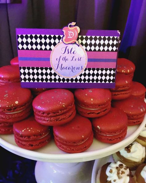 Red macarons at a Disney's Descendants birthday party! See more party planning ideas at CatchMyParty.com! Descendants Diy Party Ideas, Mal Descendants Party Ideas Birthday, Descendants Evie Party Ideas, Descendants 4 Party Ideas, Descendants Party Ideas Food, Rise Of Red Descendants Party Ideas, Descendants Rise Of Red Party Ideas, Descendants Rise Of Red Birthday Cake, Descendants Rise Of Red Birthday Party