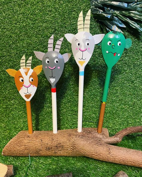 Billy Goats Gruff Story, Wooden Spoon Puppets, Story Spoons, The Three Billy Goats Gruff, Wooden Spoon Crafts, Fairy Tale Crafts, Three Billy Goats Gruff, Story Sack, Billy Goats Gruff