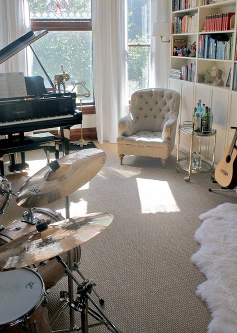 10 Teenage Boys Music Bedrooms | Home Design And Interior Ruang Studio Musik, Music Room Office, Music Room Design, Music Bedroom, Home Music Rooms, Music Studio Room, Music Room Decor, Deco Studio, Piano Room