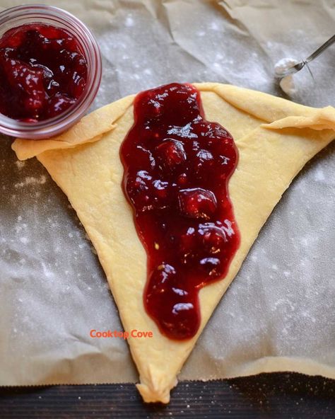 Cranberry Crescent Rolls, Filled Crescent Rolls, Brunch Spread, Crescent Roll Recipes, Crescent Roll Dough, Crescent Roll, Grandmas Recipes, Dessert Options, Smell Amazing