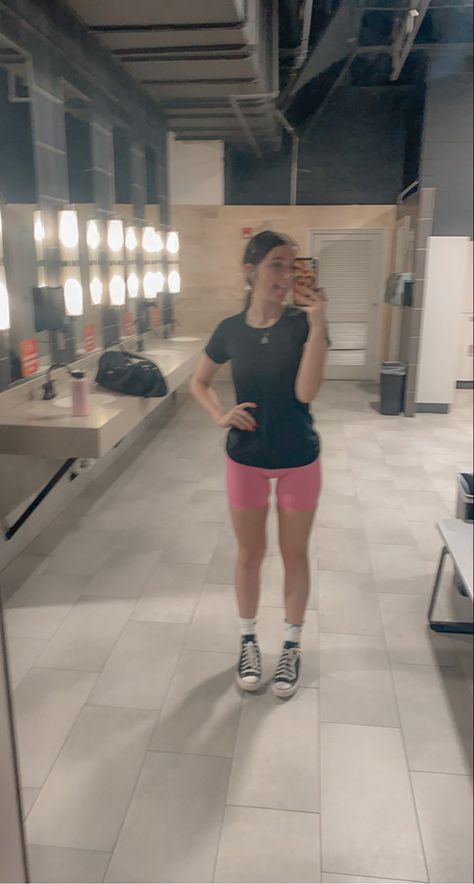 pink alphalete biker shorts, black lululemon short sleeve swiftly tech top, black converse, nike socks, gucci heart necklace, mirror selfie, wildflower case, workout, activewear, outfit ideas Converse Nike Socks, Gucci Heart Necklace, Socks Gucci, Gym Outfit Ideas, Biker Shorts Black, Black Lululemon Shorts, Lululemon Short Sleeve, Converse Nike, Wildflower Cases