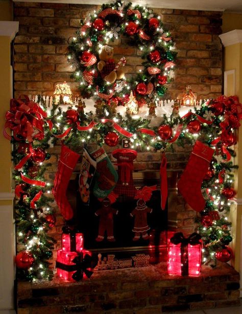 Red Christmas Decor, Christmas Fireplace Decor, Christmas Mantle, Christmas Fireplace, Christmas Mantels, Noel Christmas, Merry Little Christmas, Christmas Love, Christmas Deco