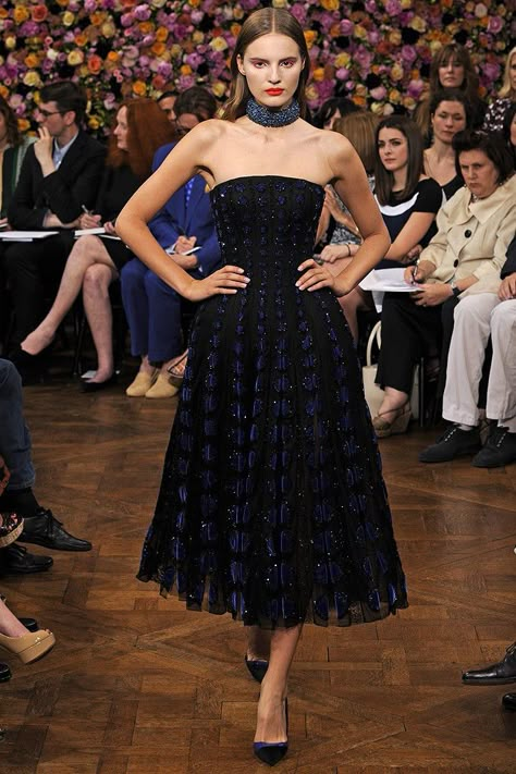 Dior Strapless Dress, Dior Party Dress, Dior Dress Elegant, Dior Black Dress, Classy Party Dress, Christian Dior Dress, Dior Runway, Dior Gown, Dior Dresses