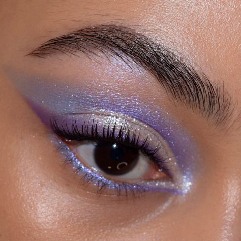 Lilac And Gold Eye Makeup, Butterfly Eye Shadow, Amethyst Makeup Looks, Fun Purple Eye Makeup, Blue White Eyeshadow, Festival Outfits Purple, Silver And Purple Eye Makeup, Eye Shadow Purple, Pink And Teal Eyeshadow