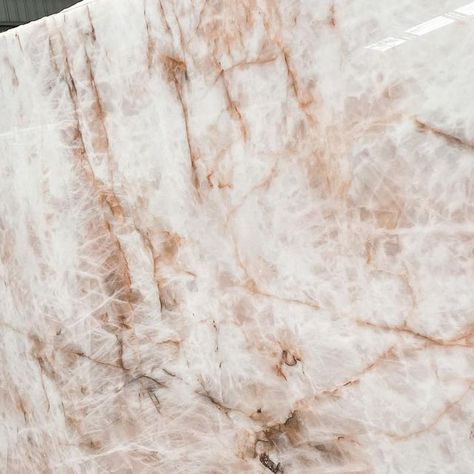 Rose Quartz Countertops Bathroom, Pink Quartz Countertops, Rose Quartz Kitchen, Quarts Counter Tops, Quartz Bathroom Countertops, Kitchen Benchtops, Quartz Kitchen Countertops, Rose Gold Marble, Quartz Kitchen