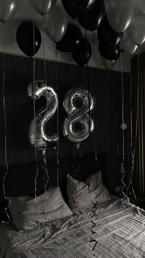 Guy Birthday Room Decoration, 28 Birthday Balloons, Bed Decoration For Birthday, 28 Birthday For Him, Baloons Idea, 28 Birthday Decorations, Dark Romantic Bedroom Ideas, Husband Gifts Diy, Birthday Decor For Him