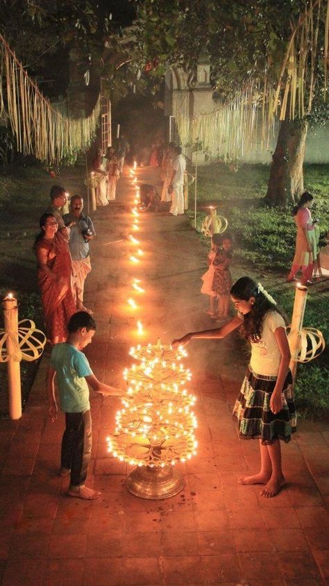 Tvdl2020 Diwali Festival Of Lights, Amazing India, Festivals Of India, Diwali Images, India Culture, India People, Om Namah Shivaya, Sparkling Lights, India Colors