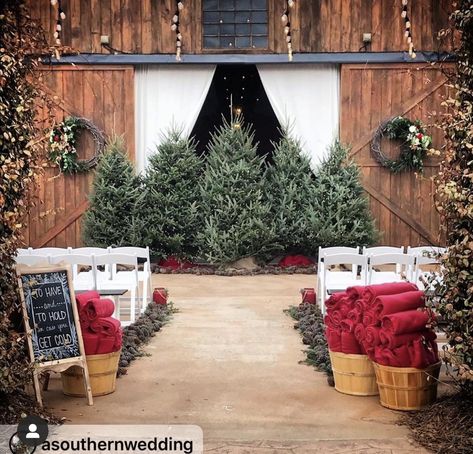 Christmas Wedding Venue Ideas, Barn Winter Wedding, Christmas Elopement, Tree Wedding Ceremony, Yuletide Decorations, Christmas Wedding Ideas, Diy Winter Wedding, Christmas Wedding Inspiration, Renewal Wedding