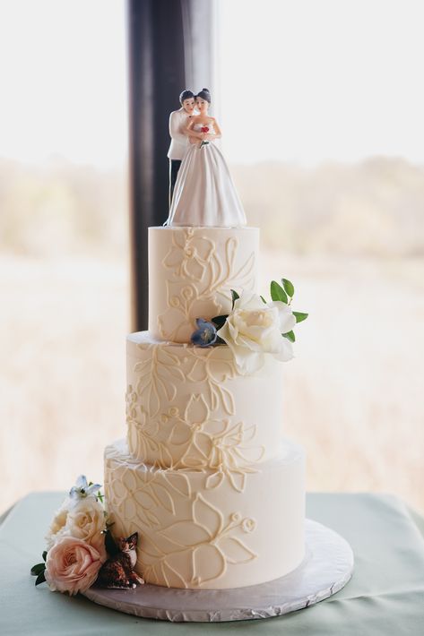 Wedding Cake 3 Separate Tiers, Wedding Cake With Couple Topper, Wedding Cakes With Separators, 3 Tier Wedding Cake With Pearls, Anniversary Cake 3 Tier, 3 Teir Wedding Cakes, Wedding Cake Designs Simple 2 Tier, Wedding Cake 3 Tier Elegant, Wedding Cake With Cat