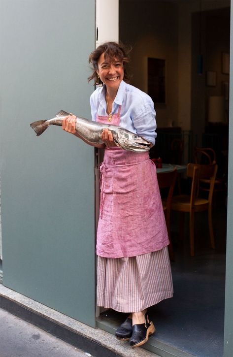 Restaurant In Paris, Restaurant Uniforms, Striped Apron, Local Architecture, Chef Clothes, Chef Uniform, Female Chef, Corporate Portrait, Streets Of Paris