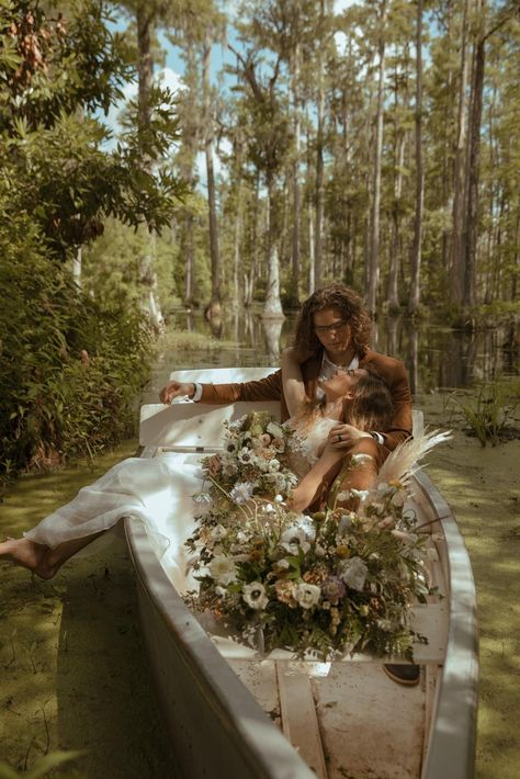 Couples Row Boat Photoshoot, Canoe Photoshoot Ideas, Row Boat Couple Photos, Notebook Inspired Engagement Photos, Couple Canoe Pictures, Cypress Gardens Photoshoot, Engagement Photos Themes, Canoe Couples Photoshoot, The Notebook Engagement Photos