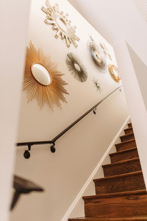 Stairs Wall Decor Ideas Mirror, Decoration For Stairs Wall, Mirror On Stairs Wall, Boho Staircase Wall, Stairs Ideas Decoration Stairways, Staircase Wall Decor Mirrors, Steps Wall Decor Stairs, Ways To Decorate Staircase Wall, Feature Wall On Stairs