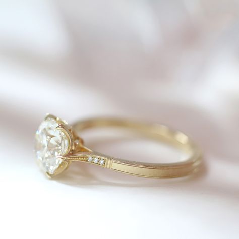 Estate Jewelry Rings Engagement, Uncut Diamond Engagement Rings, Dainty Art Deco Engagement Ring, Classic Cushion Engagement Ring, Different Wedding Rings Unique, Antique Solitaire Engagement Ring, Vintage Inspired Gold Engagement Rings, Unique Stone Setting, Engagement Ring Details