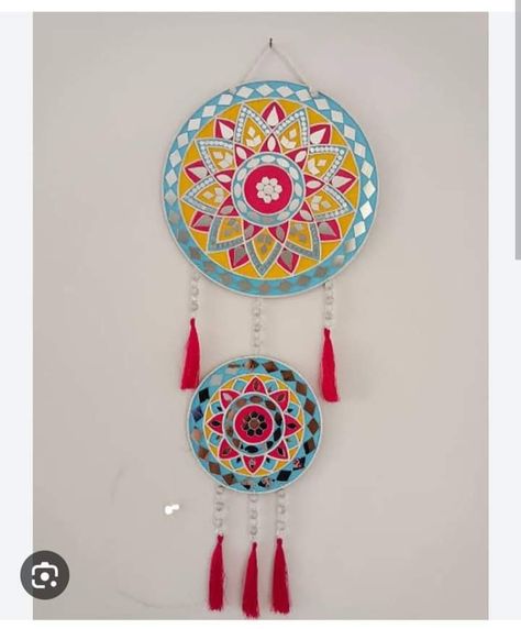 You can decor your home with this beautiful wall hanging. Lippan Art Mirror Wall, Art Mirror Wall, Lippan Art Mirror, Lippan Art Wall, Diy Wall Hanging Crafts, Bottle Art Projects, Hanging Crafts, Door Hanging Decorations, Diwali Decorations At Home