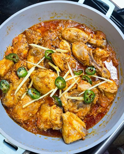 Peri Peri Chicken with Homemade Sauce (Piri Piri Sauce) - Stew with Saba Chicken Kadai Recipe, Chicken Karahi Recipe, Karahi Recipe, Pakistani Dishes, Chicken Karahi, Love At First Bite, Perfect Chicken, Recipe Simple, Yummy Chicken Recipes