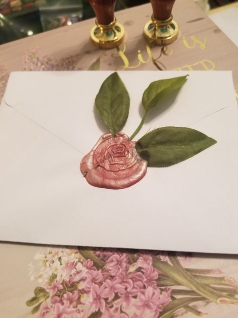 Wax Stamps Aesthetic, Wax Seal Packaging, Wax Seal Aesthetic, Wax Seals With Flowers, Wax Seal Letter Aesthetic, Pink Wax Seal Aesthetic, Pressed Flower Wax Stamp, Seal Wax Stamp, Letter Wax Seal