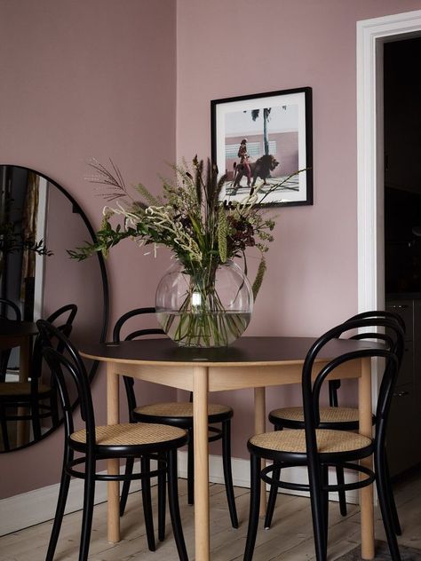 Using Treron, One Of The New 9 Farrow & Ball Colours, In My Home. — MELANIE LISSACK INTERIORS Pink Dining Rooms, Pink Living Room, Pink Room, Pink Walls, Room Paint, Farrow Ball, Dining Room Design, Room Colors, Room Table