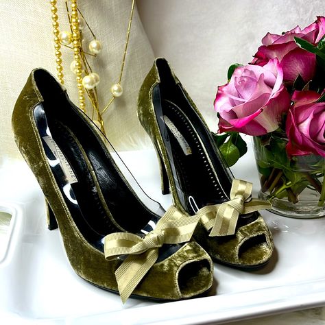 Stella Mccartney Vintage Velvet Heels I Am Original Owner Vintage 2002 Never Worn Velvet Peeptoe Deep Moss Green. A Super Unique Green Color!! Grosgrain Bow At Peeptoe See Pics For Heel Height And Details Super Adorbs!! Rare Never Worn For This Year 2002 * Size 40 Which Is 10 . However, I Am A 10 And They Did Not Fit!!! These Are For A Narrow 10 Or A 9. Stella Mccartney Shoes, Velvet Heels, Gold Shoes, Wedding Heels, Vintage Velvet, Clothes Ideas, Moss Green, Vintage Shoes, Stella Mccartney