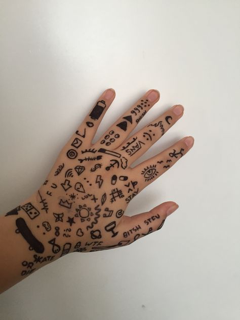 Pen Doodles On Hand, Things To Draw On Ur Hand With Sharpie, Hand Doodles Pen, What To Draw On Your Hand, Hand Art Ideas, Sharpie Hand Doodles, Drawing On Hand Doodles, Stuff To Draw On Your Hand, Things To Draw On Your Arm