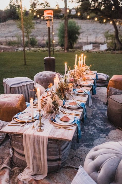 Intimate Boho Dinner Party Under the Stars Backyard Dinner Party Food Ideas, Outdoor Dinner Table Decor, Outdoor Dinner Party Table, Beach Dinner Parties, Bohemian Picnic, Pouf Seating, Outdoor Dinner Party, Backyard Dinner Party, Macrame Chandelier