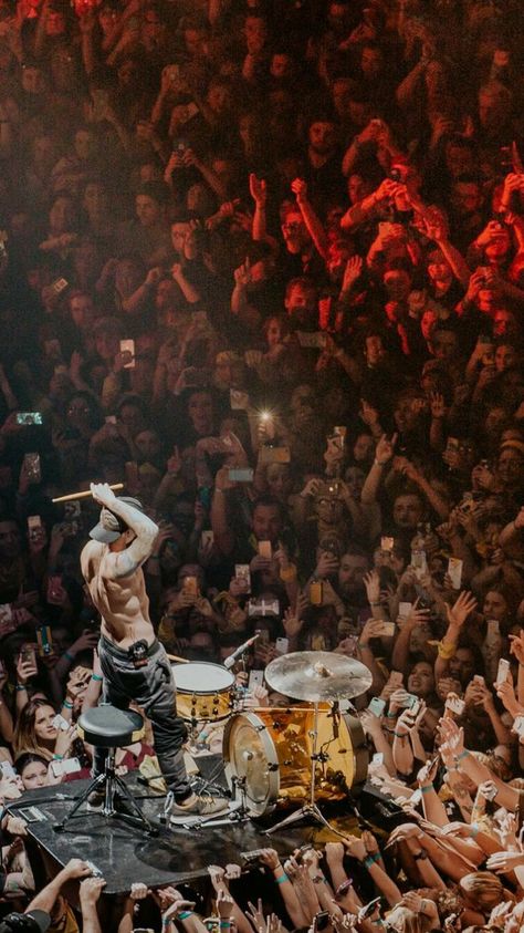 Drums Girl, Tyler Y Josh, Drums Wallpaper, Where Did You Sleep Last Night, Rock Music Festival, Twenty One Pilots Wallpaper, Concert Crowd, Drums Art, Live Music Photography