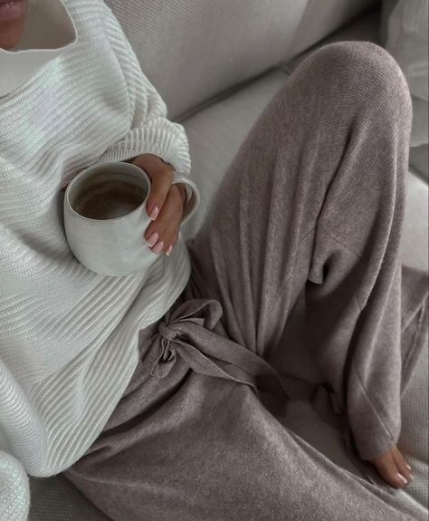 Cozy Home Outfit, Good Morning Routine, Weekend Aesthetic, Manifesting Success, Coffee Lifestyle, Pajamas Aesthetic, Good Boss, Selfie Poses Instagram, Cozy Aesthetic