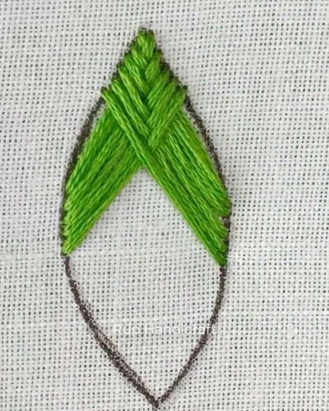 Line Stitches Embroidery, Leaf Pattern Embroidery, Embroidery Leaf Stitch Tutorial, Leaf Designs Pattern, Leaf Stitches Embroidery, Hand Embroidery Leaves Tutorial, Basic Embroidery Stitches Videos, Embroidered Leaf Tutorial, Embroidery Stitches Leaves