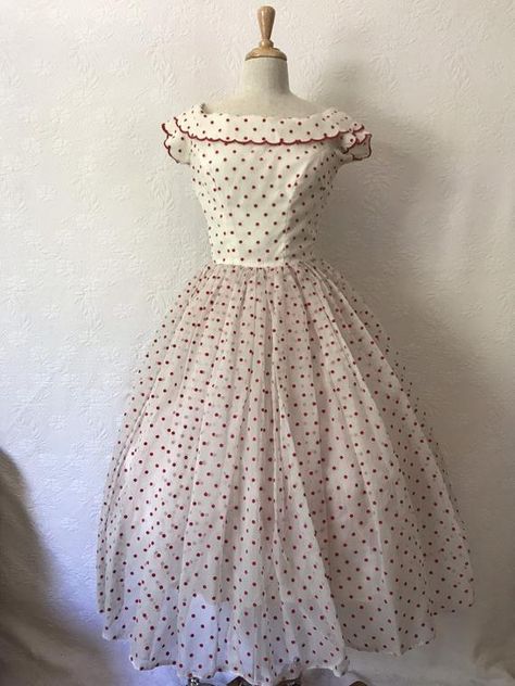 Vintage Sundresses, 1950's Dresses, Desired Wardrobe, Vintage Dress Shoes, Emma Domb, Dresses 50s, Retro Clothes, 1950 Fashion, Vintage Dresses 50s