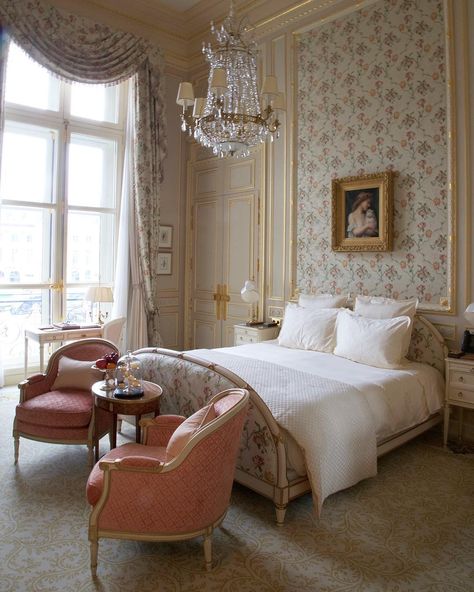 No hotel does classic French elegance better than @ritzparis. #welltravelled #parisjetaime Rustic Shabby Chic Bedroom, Rustic Chic Bedroom, Bedroom Chic, French Bedroom Decor, Tapeta Z Hello Kitty, Shabby Chic Decor Bedroom, Bedroom Minimalist, Chic Bedroom Decor, Rustic Bedroom Decor