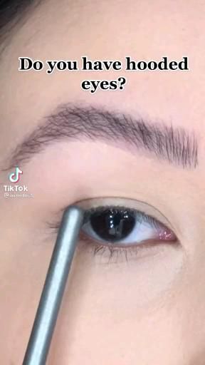 Eye Shadow For Partially Hooded Eyes, Hooded Eyelid Wedding Makeup, Eyeshadow Partially Hooded Eyes, Eyeshadow Looks For Monolids, Hooded Eyes Eyelashes, Hooded Eyes Model, Makeup Looks For Brown Hooded Eyes, Elegant Hooded Eye Makeup, Prom Makeup For Hooded Eyelids