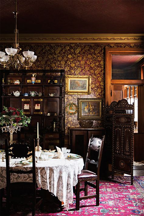 Victorian Style Interior, Victorian Rooms, Victorian Estate, Victorian Room, Victorian House Interiors, Dining Room Victorian, Victorian Interior Design, Victorian Home Interior, Victorian Life