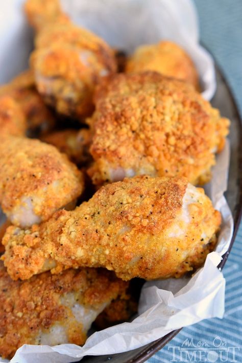 This Buttermilk Ranch Oven-Fried Chicken is bound to become a new family favorite! This recipe is perfect for a quick and easy dinner any night of the week! The chicken comes out so juicy and moist on the inside and crunchy on the outside - just the way we like it! Buttermilk Oven Fried Chicken, Oven Fried Chicken Recipes, Baked Fried Chicken, Best Chicken Marinade, Chicken Marinade Recipes, Buttermilk Ranch, Chicken Mom, Oven Fried, Oven Fried Chicken