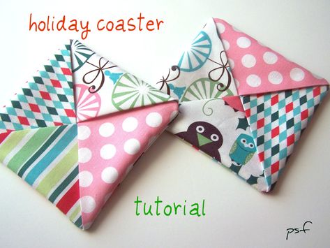 Holiday coaster tutorial (updated)-last min holiday gifts Coaster Tutorial, Holiday Hand Towels, Holiday Coasters, Quilted Coasters, Mug Rug Patterns, Fabric Coasters, Small Sewing Projects, Diy Couture, Mug Rug