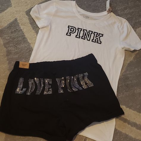 Victoria Secret Clothing, Pink Spandex Shorts, Dress Up Wardrobe, Y2k Outfits Aesthetic, Vs Pink Outfit, Shopping Pictures, Gymwear Outfits, Pink Outfits Victoria Secret, Black Heritage