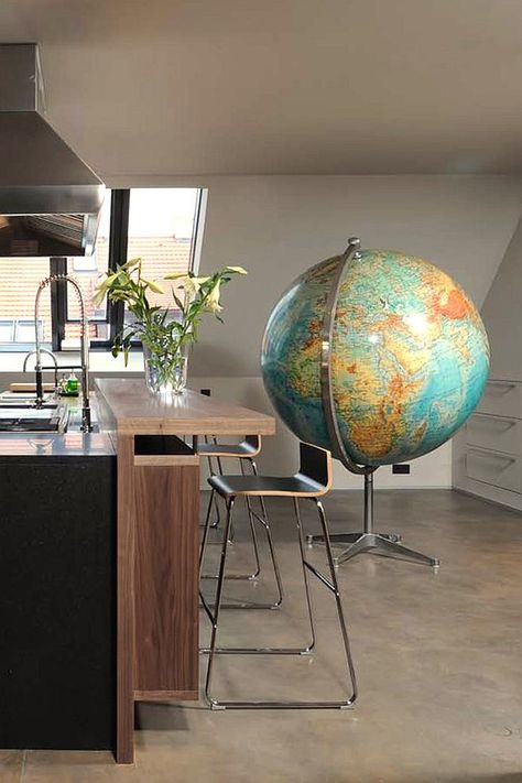 Giant globe in the kitchen stands out as an ingenious addition! [Design: Precious McBane] Globe Crafts, Globe Vintage, Globe Art, London Kitchen, Eclectic Kitchen, World Globes, Earth Globe, A Globe, Travel Globe