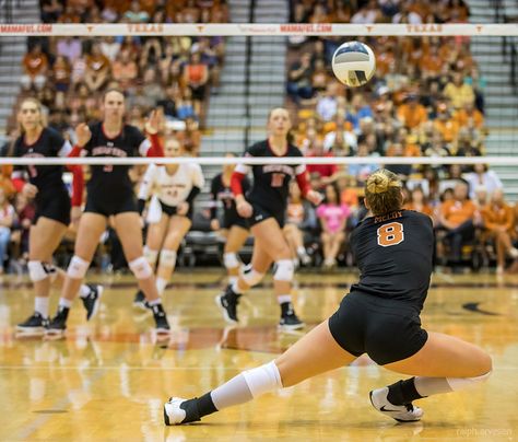 Passing Drills Volleyball, Volleyball Serving Drills, Volleyball Passing, Volleyball Passing Drills, Cute Volleyball Outfits, Volleyball Serve, Volleyball Match, College Volleyball, Youth Volleyball