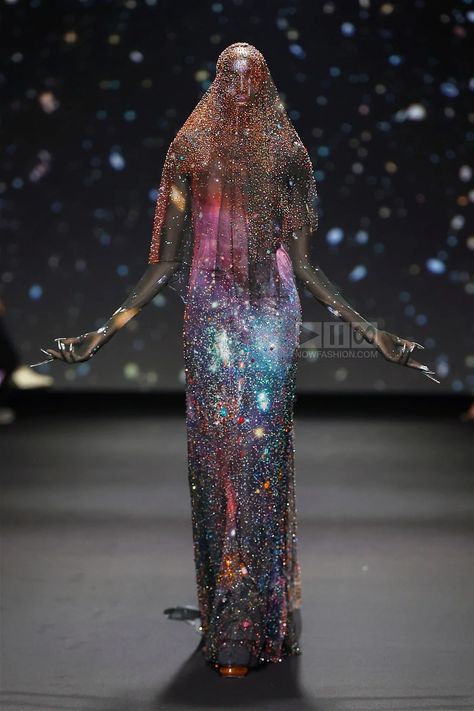 Robert Wun Couture, Fashion Week Dress To Impress, Crazy Runway Fashion, Hellfire Gala, Runway 2024, Robert Wun, Couture 2024, Fashion Show Themes, Wearable Sculpture