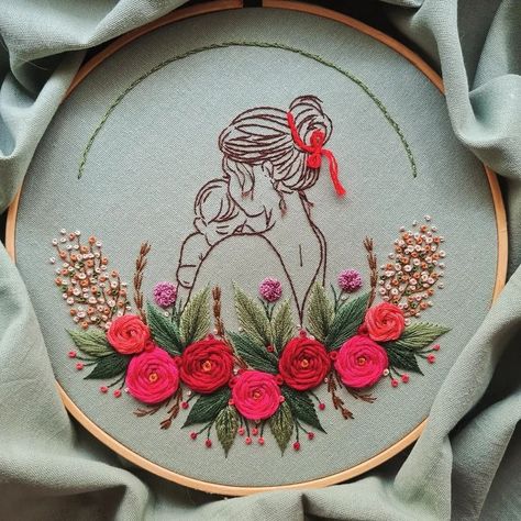 Mother child based on embroidery hoop 💖 . . Decorate your wall with motherchild embroidery hoop 🌸💫 Customisation available in your mindset.. Dm us for order 🎁 . . #motherhood #memorybyembroidery #motherhoodmoments #memorykeeping Family Embroidery Design, Hoop Embroidery Ideas, Embroidery For Mom, Mother Embroidery, Hoop Art Wall, Embroidery Accessories, Embroidery Hoop Wall, Pregnant Mother, Hoop Embroidery