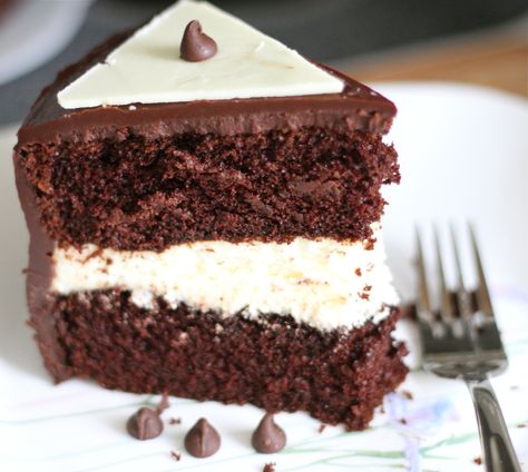 Mousse Cake Filling, White Chocolate Mousse Cake, Chocolate Mousse Cake Filling, Chocolate Mousse Filling, Mousse Filling, Cake With White Chocolate, Cake Filling Recipes, Cake Filling, White Cake Recipe