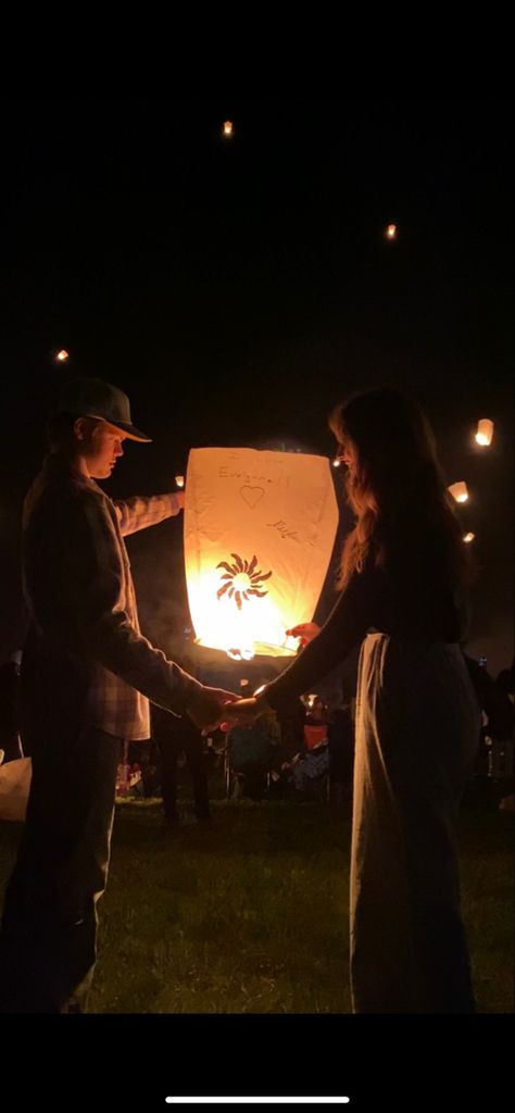 Rapunzel Proposal, Lantern Proposal, Engagement Places, Proposal Ideas Simple, Couple Flicks, Lantern Fest, Real Rapunzel, Tangled Lanterns, Rapunzel Wedding