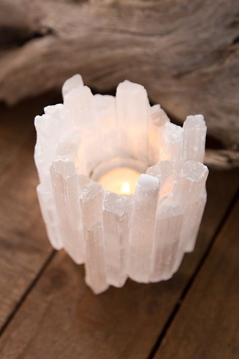 Selenite Points Candle Holder Quartz Candle Holder, Lotus Candle Holder, Deco Zen, Lotus Candle, Crystal Candle Holder, Crystal Crafts, Crystals In The Home, Crystal Candles, Crystal Decor