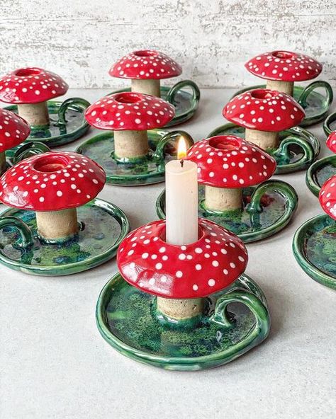 Candle Ceramic Pottery, Easy Handbuilding Pottery Ideas, Home Pottery Ideas, Useful Pottery Ideas, Ceramic Mushrooms Pottery, Clay Crafts Christmas, Mushroom Ceramics, Mushrooms Ceramic, Pottery Mushrooms